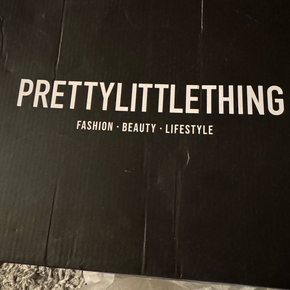 PrettyLittleThing Black Box - Picture 2 of 5